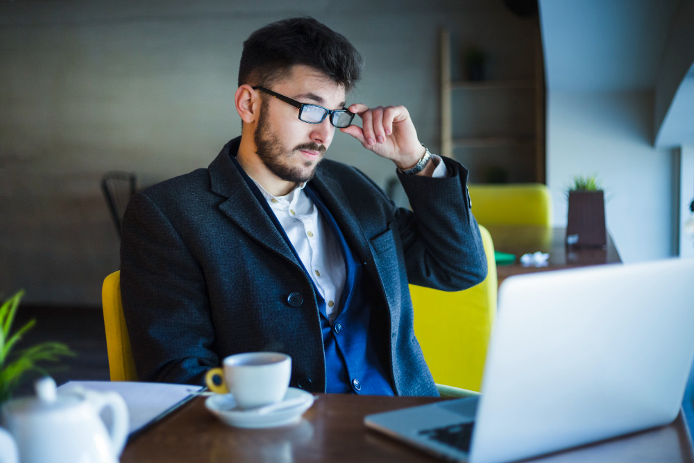 Best Glasses for Office Work: Comfort, Protection and Style for Long Screen Hours