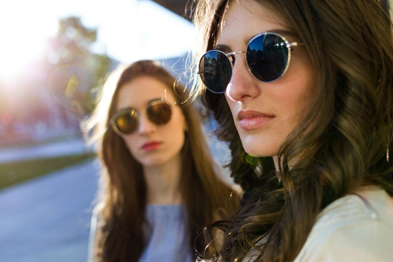 Difference Between Polarized and Normal Sunglasses: Which One Is Better for Your Eyes