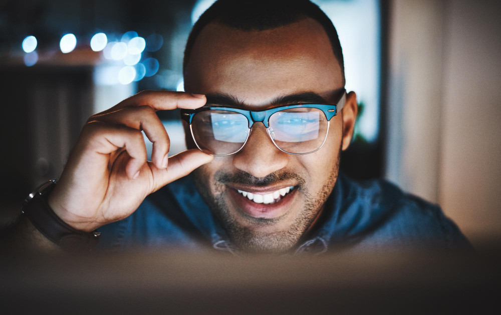 Best Eyeglasses for Digital Screen Users: Protecting Your Eyes in the Digital Age